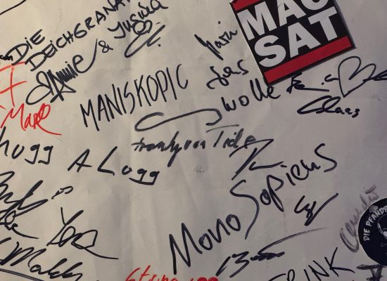 Franky von Tide durfte sich auf der Autogrammwand verewigen