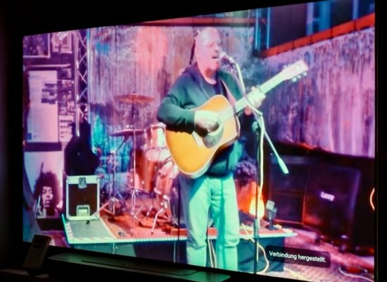 Franky von Tide spielt in Metelen und Birgit sieht von zu Hause aus zu