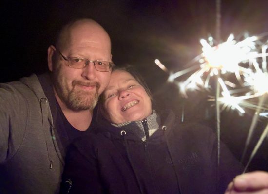 Franky von Tide und Birgit Leuthold begrüßen das Jahr 2025